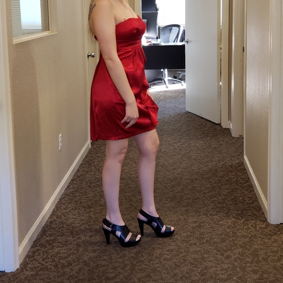 Dress - Picture 2 of 3
